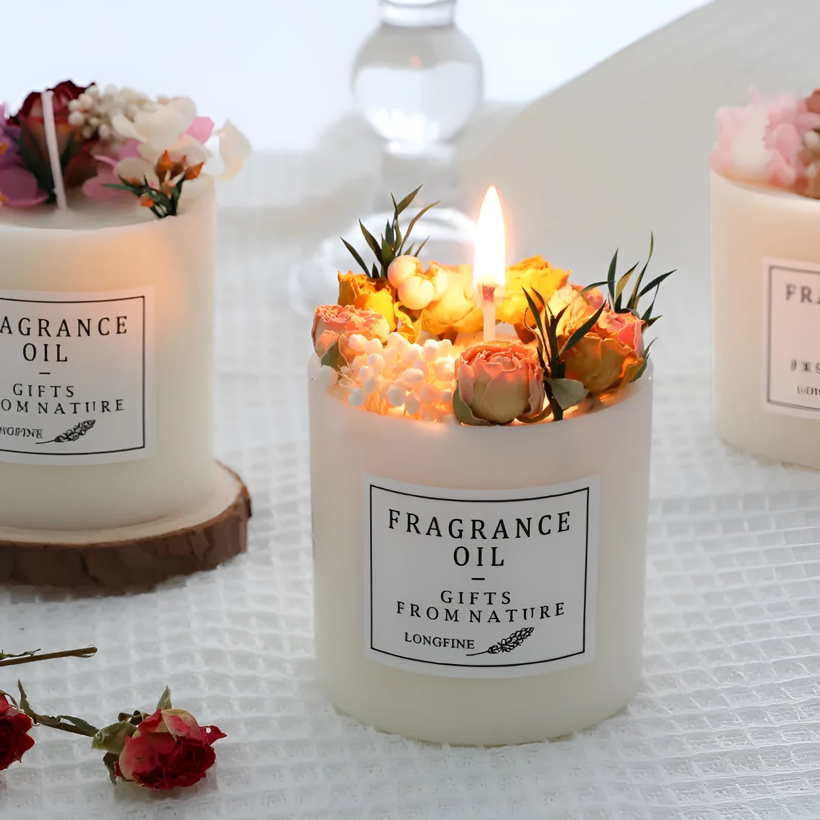 Dried flowers decorative scented candle with approximately 330g content showing fragrance options including lavender and vanilla