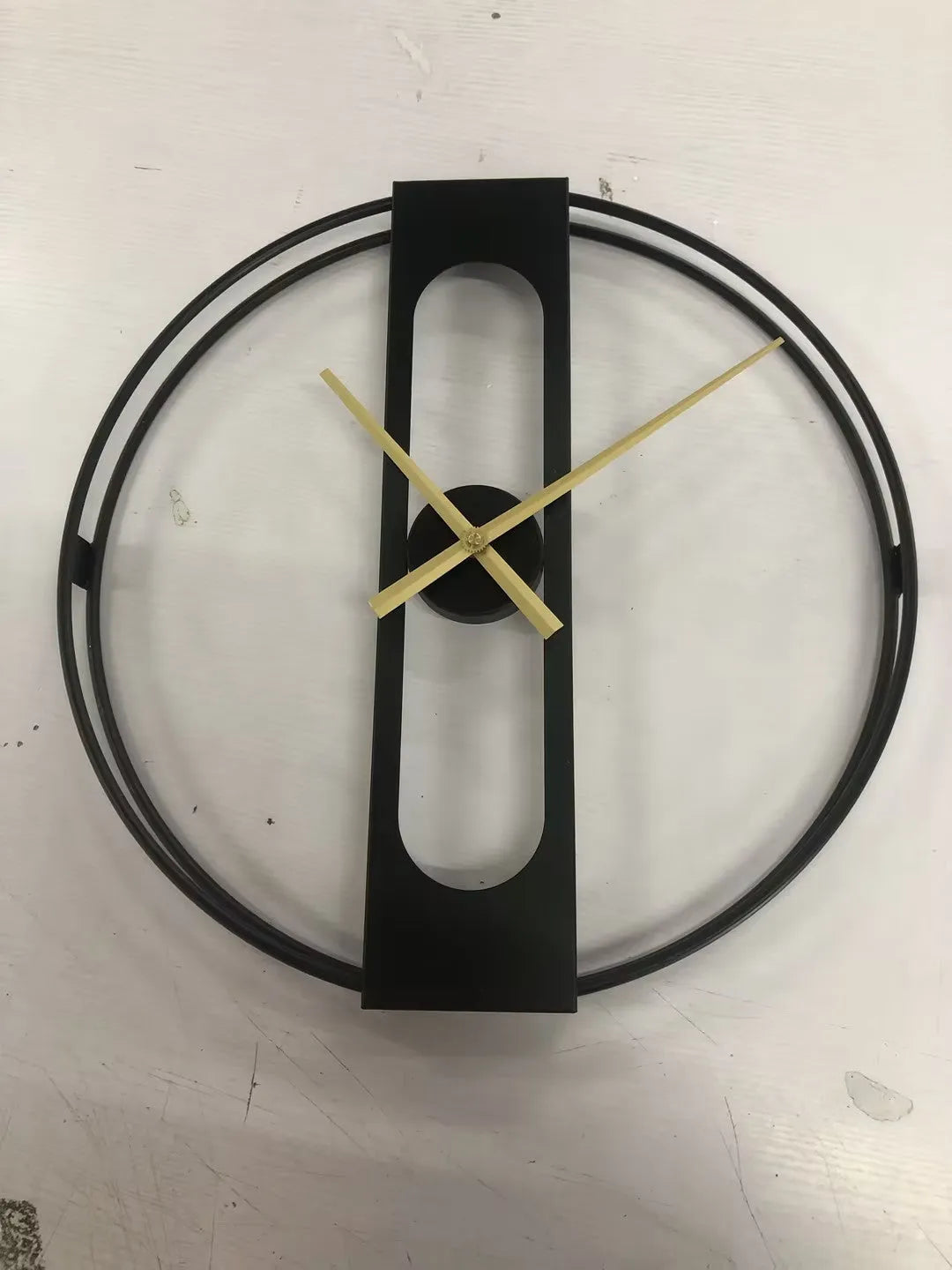Round metal wall clock with 50cm diameter in black or gold minimalist design