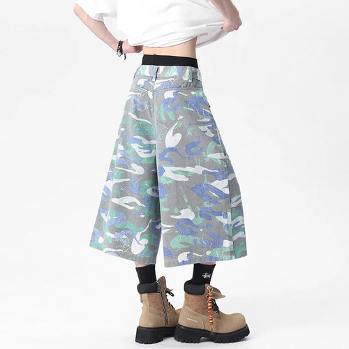 Camouflage pattern cotton denim cropped trousers with straight leg and front pocket on mannequin