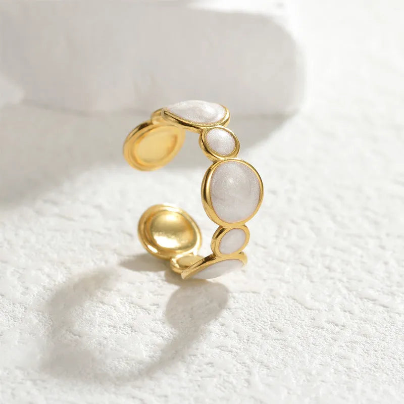 Adjustable geometric stainless steel ring with electroplated finish