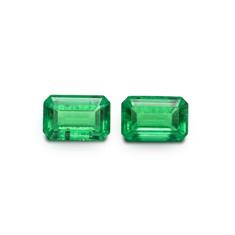 Synthetic emerald loose stone in Columbia green treasure colour showing round and cushion cut options