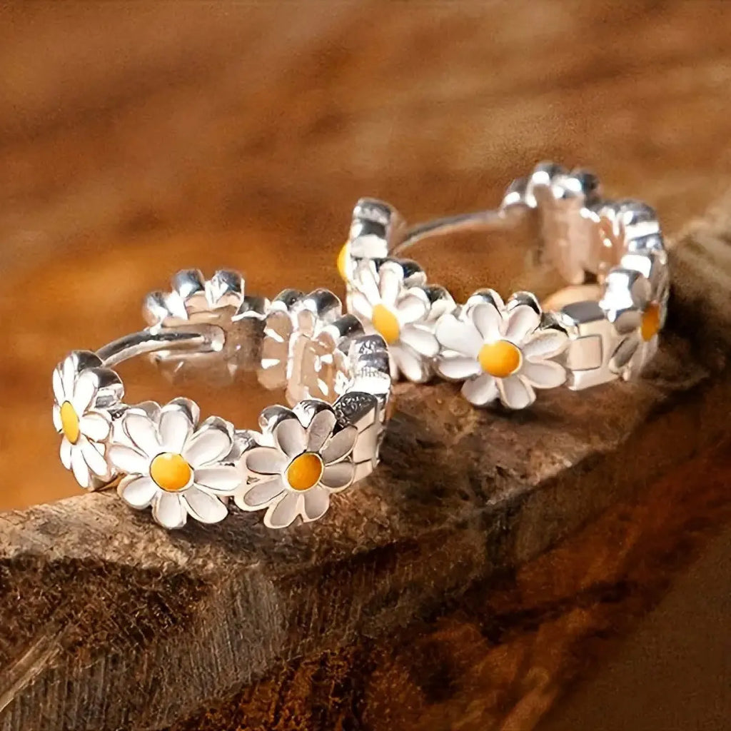 White daisy flower fashion earrings with electroplated copper and platinum gemstone settings