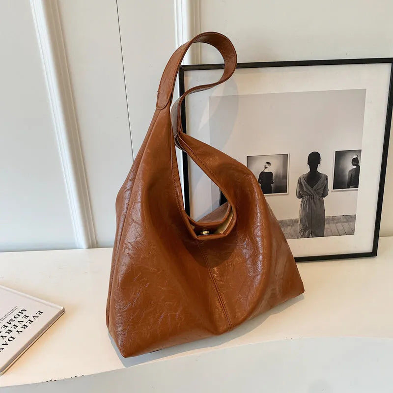 Casual soft PU leather large capacity shoulder bag in street trend style.