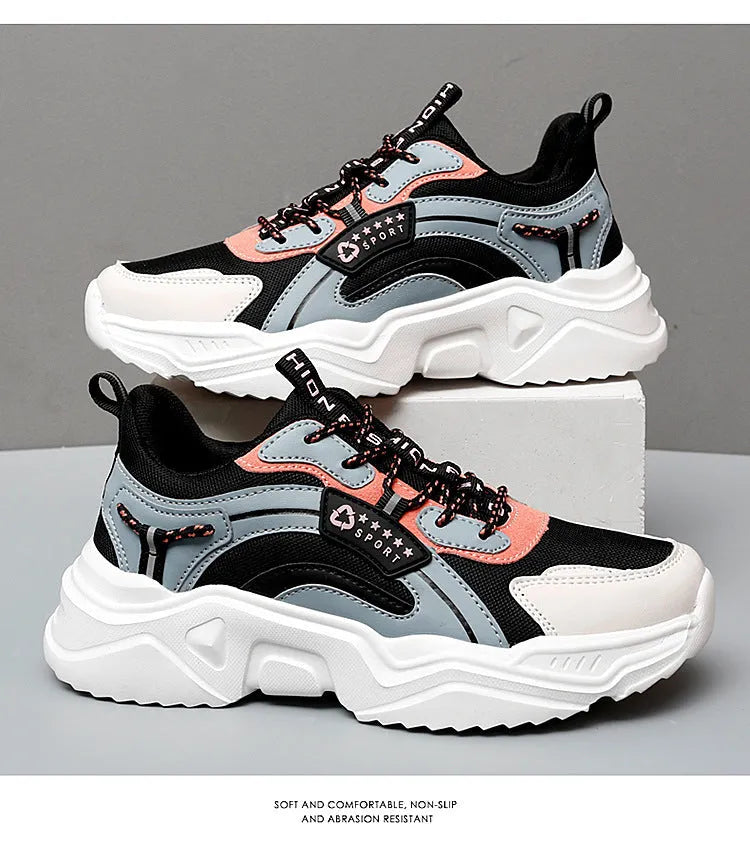 Women's thick-soled casual sports shoes with mesh upper and buckle details in moonlight colour