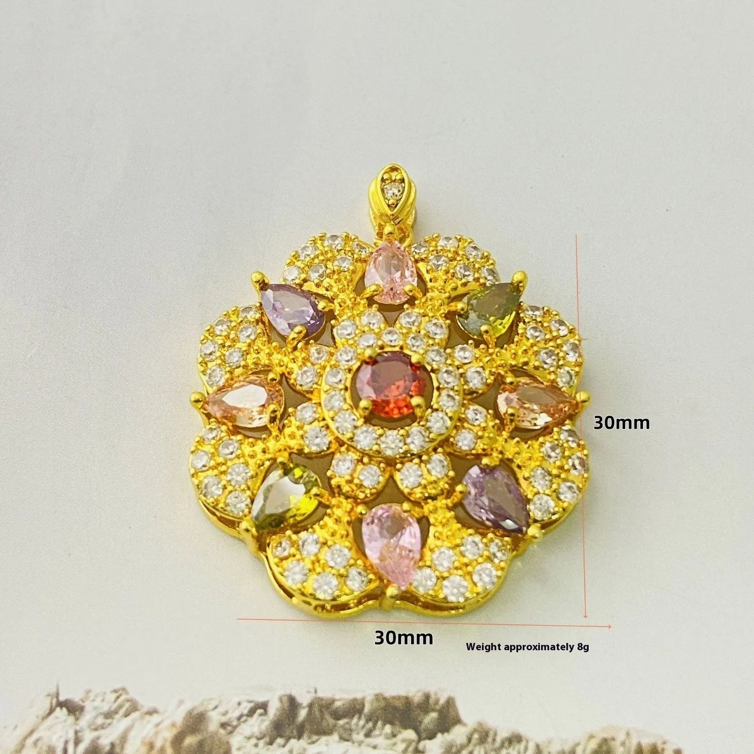 Women's flower-shaped zircon pendant necklace in gold, champagne gold, or platinum colour on a chain.