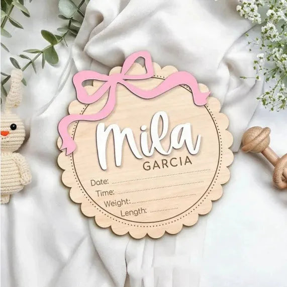 Square wooden baby room ornament with custom name, shown in 13cm and 15cm sizes.
