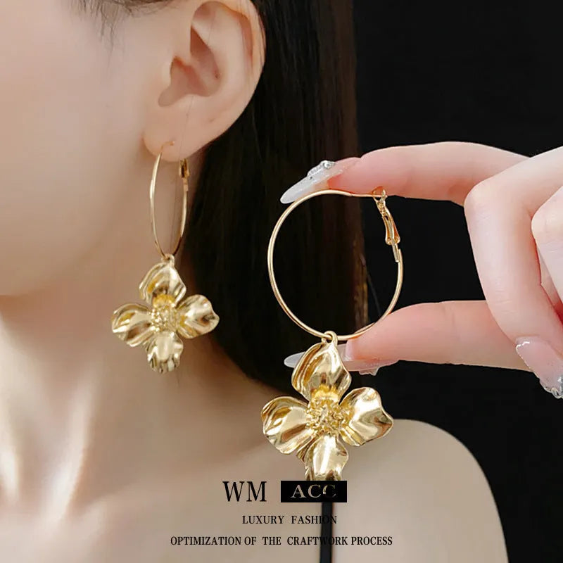 Silver needle metal flower earrings with geometric cold style in gold or silver electroplated finish