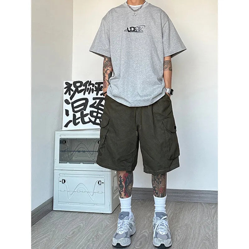 Man wearing loose straight-leg casual shorts in polyester, shown in khaki colour, demonstrating the American sporty style fit.