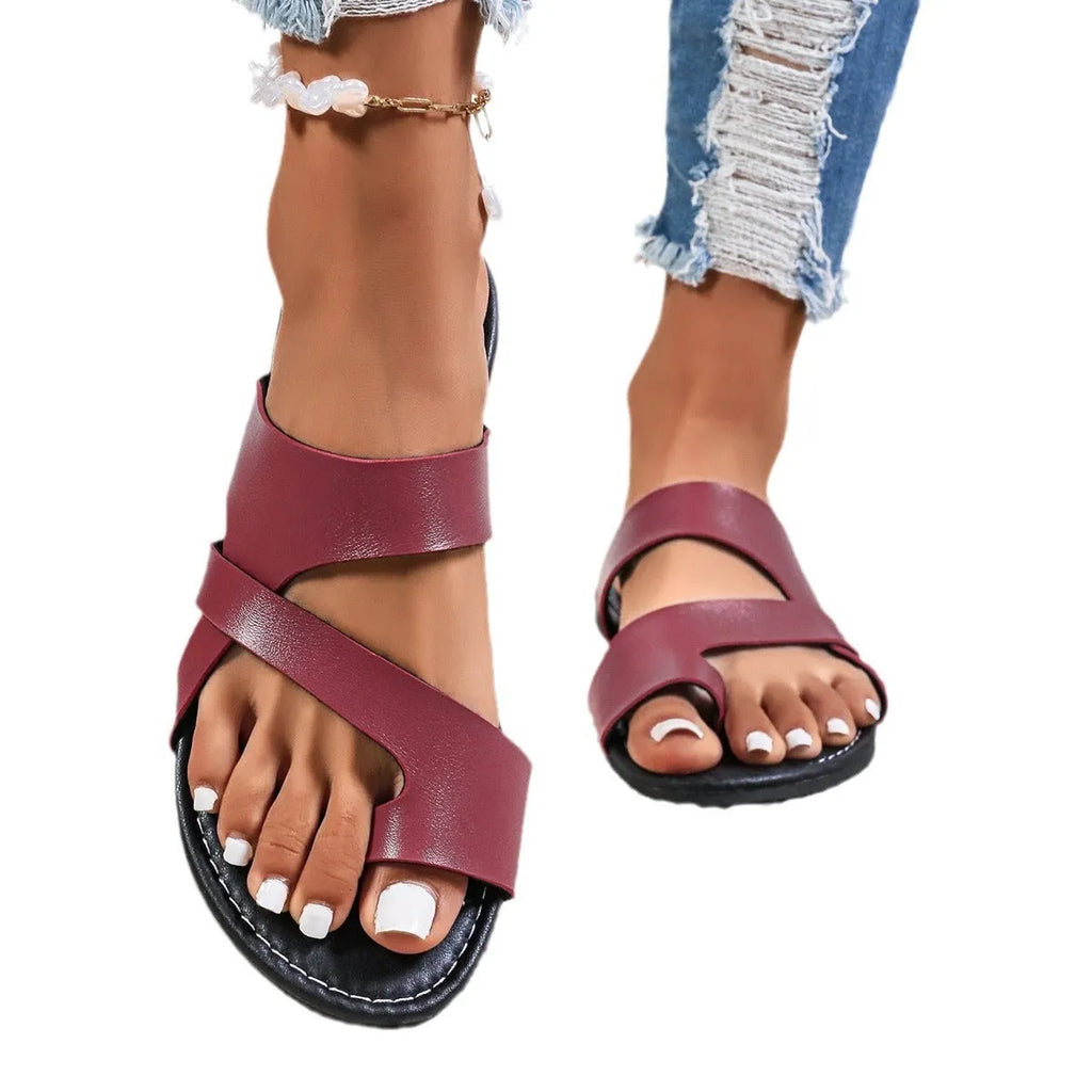 Casual one-line beach slippers in black with hollow out design and artificial PU upper.