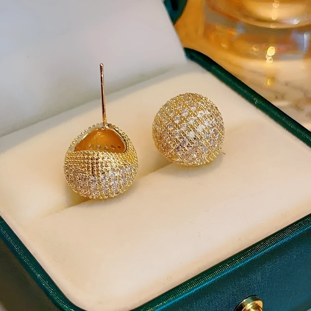 Geometric drop-shaped women's earrings with full diamond little golden beans construction in gold colour
