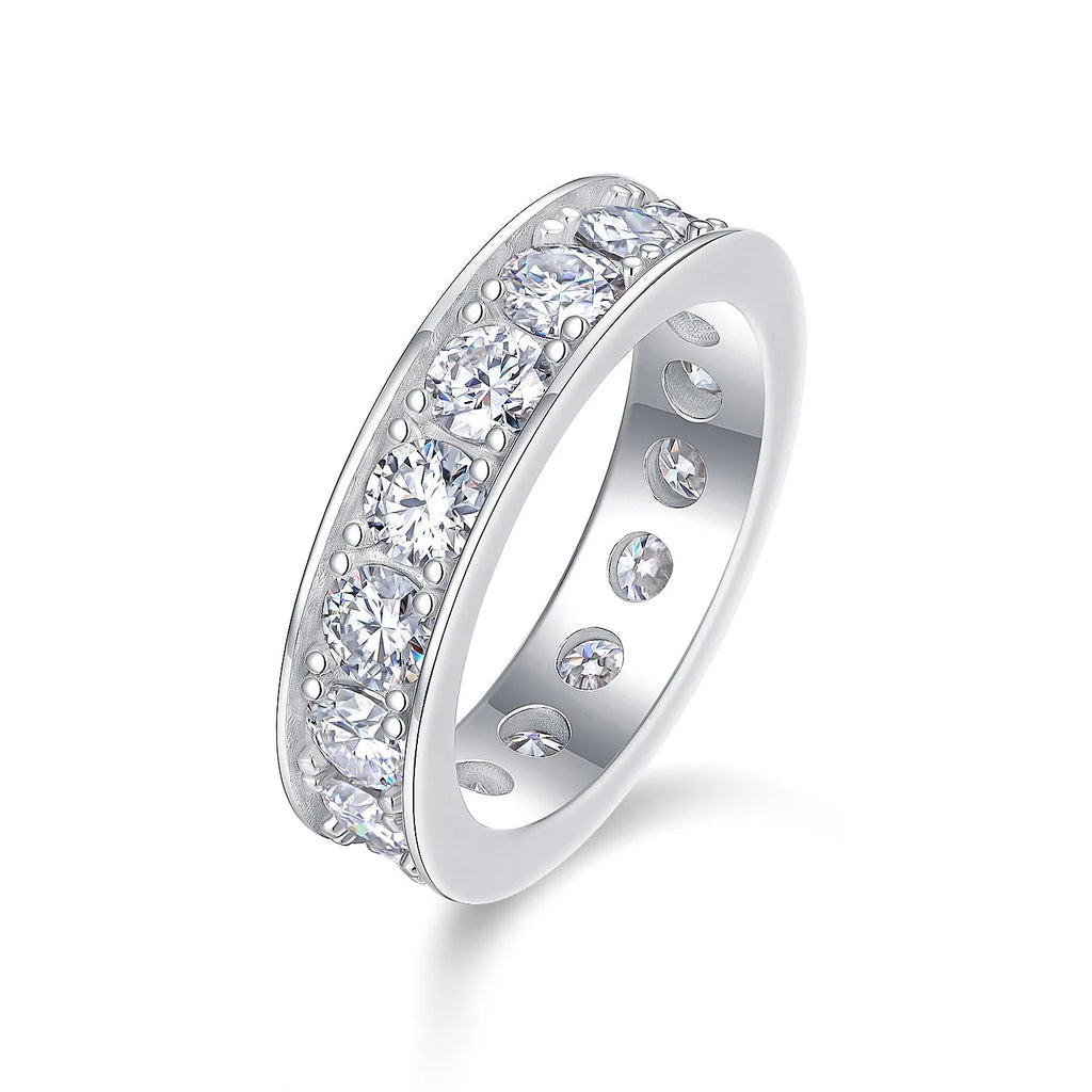 Flowing Cloud Passion wedding ring set with 0.3-carat moissanite in S925 silver with platinum plating on white background