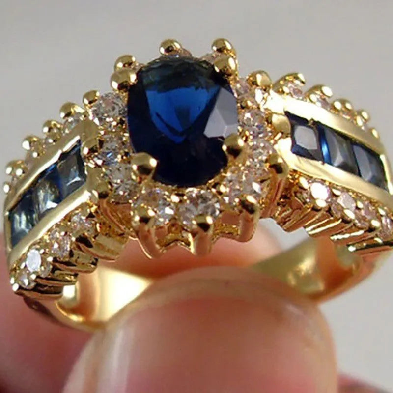 Personalised unisex ring with cubic zirconia stones in sunflower and square designs