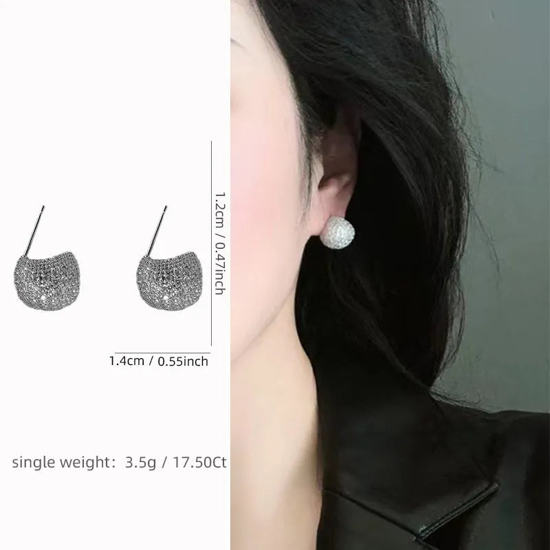 Geometric drop-shaped women's earrings with full diamond little golden beans construction in gold colour