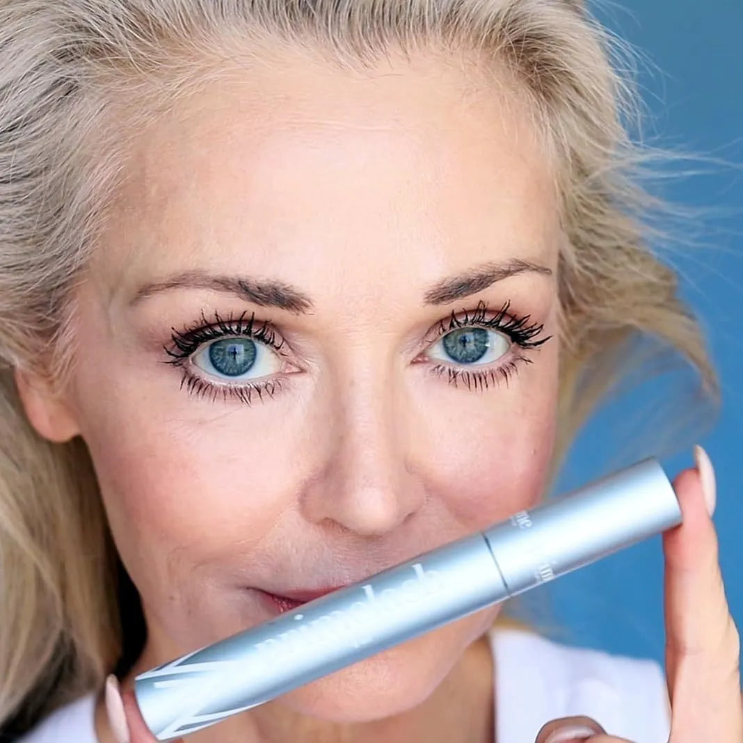 Black dual-end eyelash comb and brush beauty tool for lash grooming