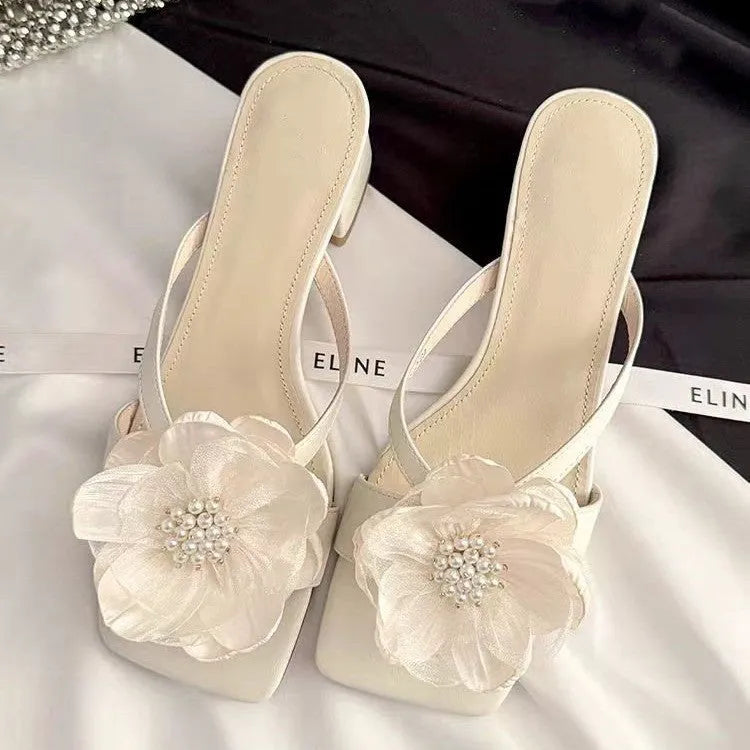 Women's sandals with chunky heel, square toe, and one-line satin strap in cream-white colour