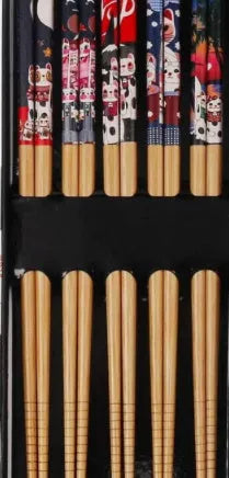 Set of five pairs of bamboo chopsticks with Japanese lucky cat and elegant blue patterns in gift box.