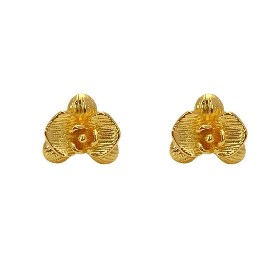 Women's retro floral earrings in electroplated copper with gold or silver finish