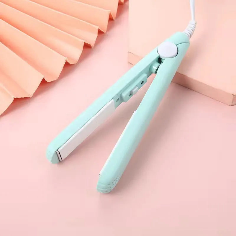 Mini hairdressing splint kit with a heated straight clip and storage box in one of five colours.