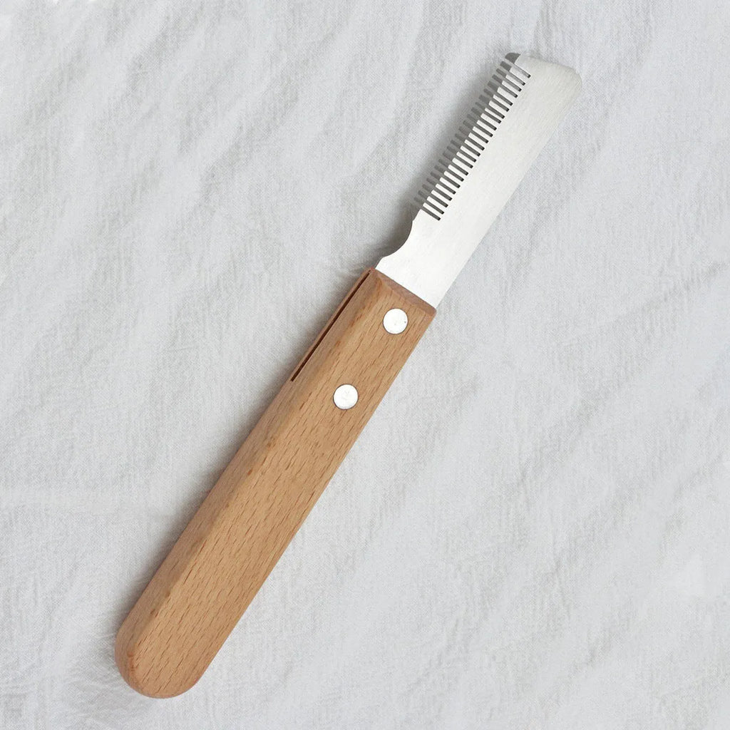 Pet stripping comb grooming tool with wood handle and metal teeth for dogs and cats
