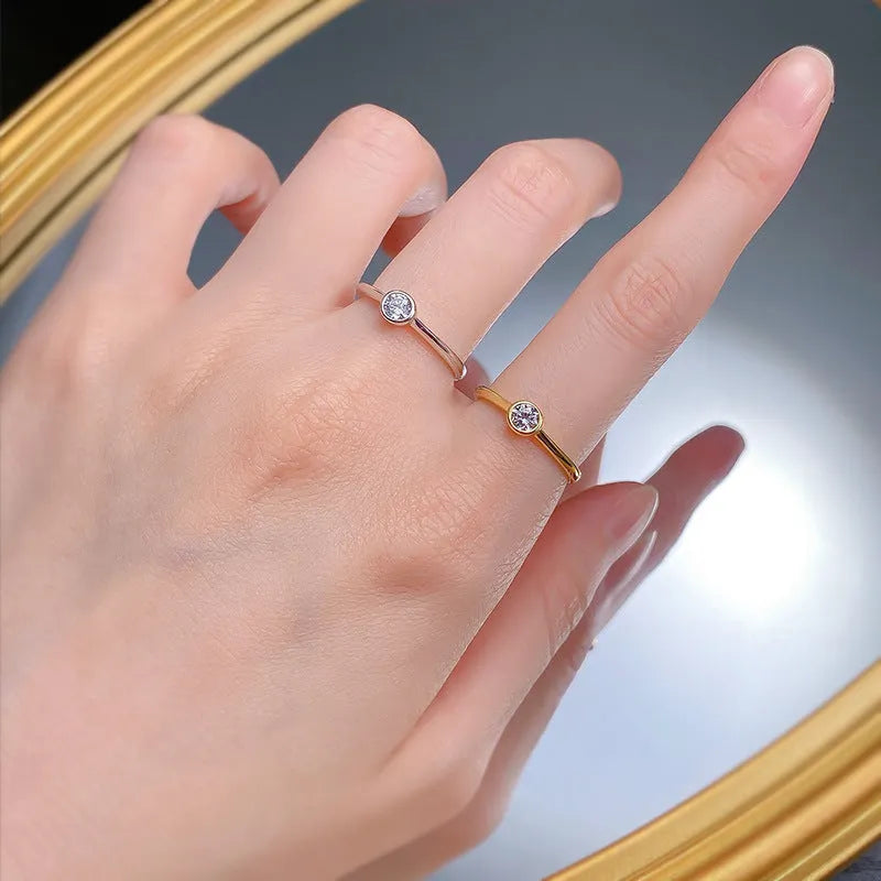 Minimalist crown-shaped silver ring with linear details, shown in gold and platinum electroplated finishes.