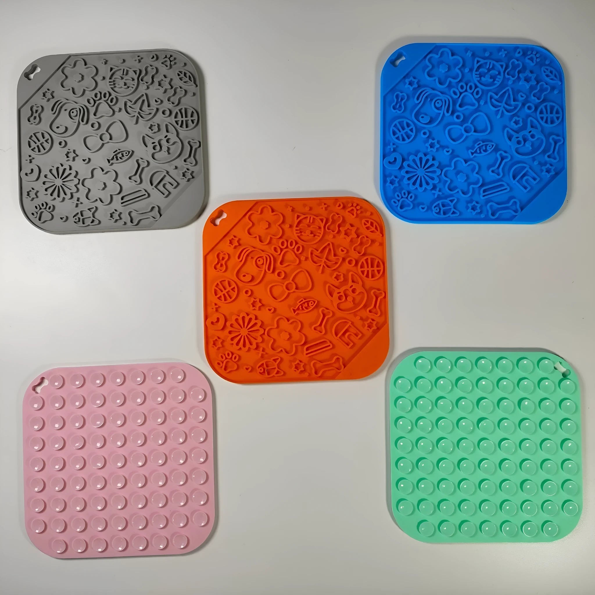 Mint silicone food grade dog bowl pet plate with round cushioning pad for slow feeding