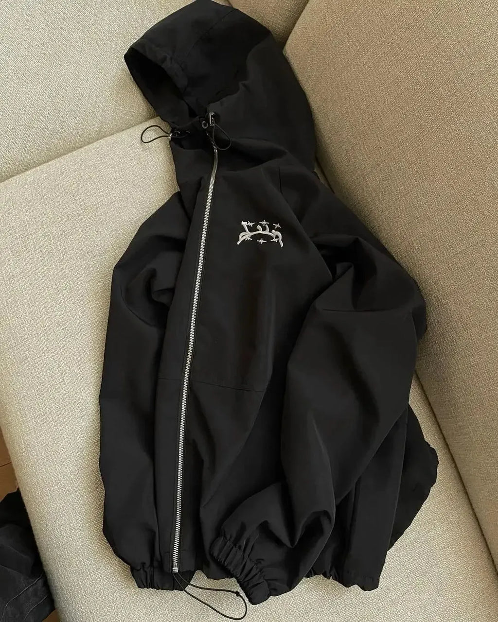 Men's grey hooded sunscreen jacket with British style loose fit design for sun protection
