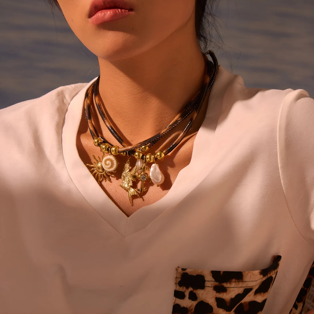 Women's stainless steel necklace with geometric leopard pendant and adjustable chain