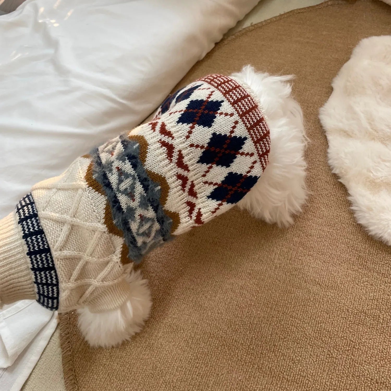 Twisted vintage diamond pattern acrylic dog sweater in British style for autumn and winter, available in sizes XS to XXL.