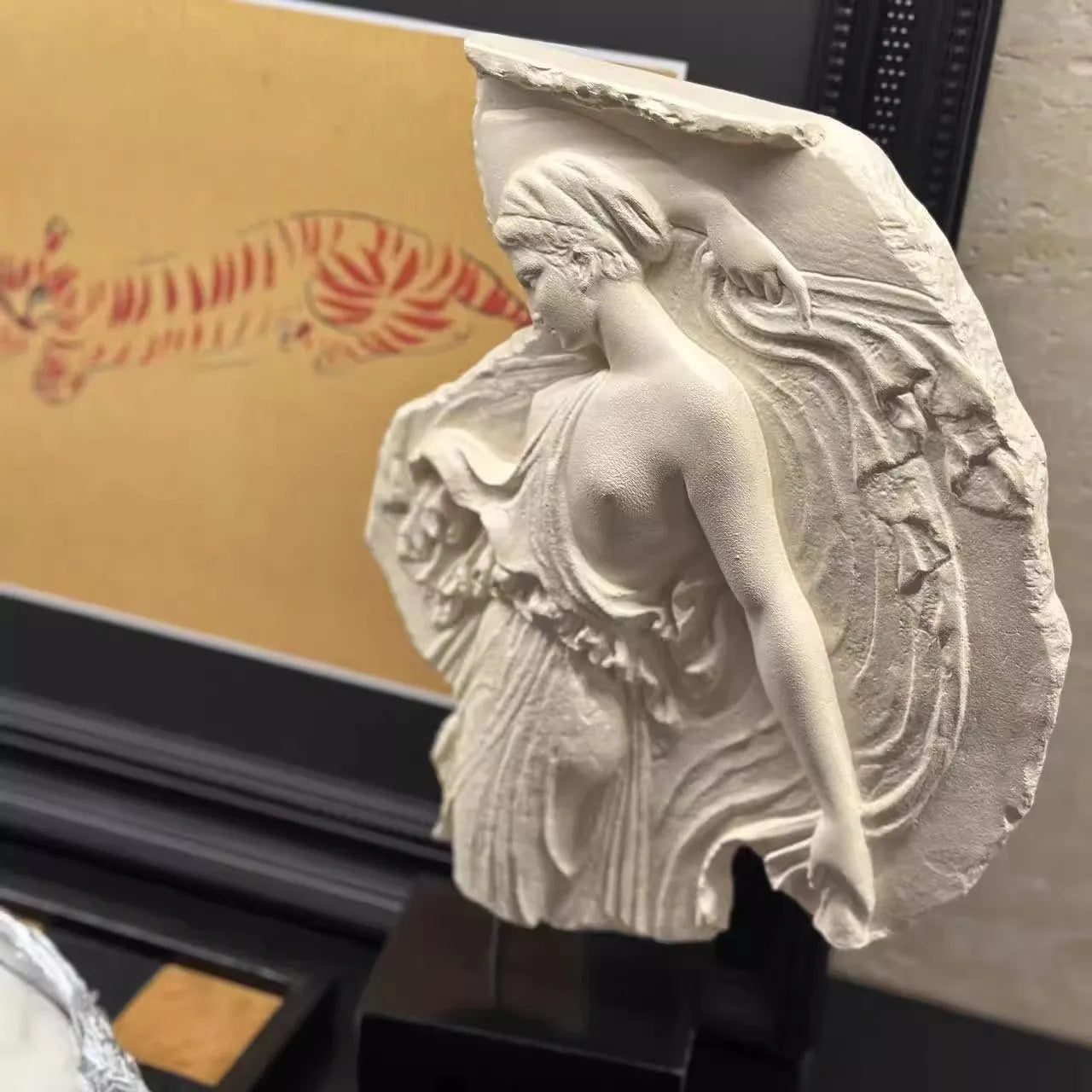 Italian-style wine goddess synthetic resin sculpture ornament measuring 35cm tall