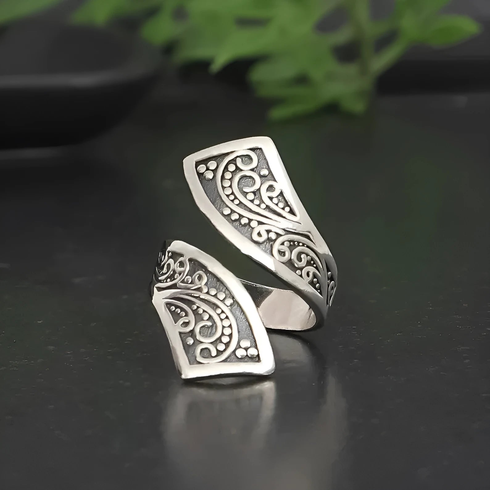 Silver electroplated women's adjustable alloy ring with minimalist retro design on adjustable opening
