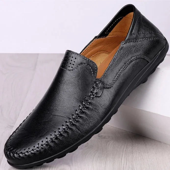 Men's cowhide leather casual shoes in business style with round toe and rubber sole