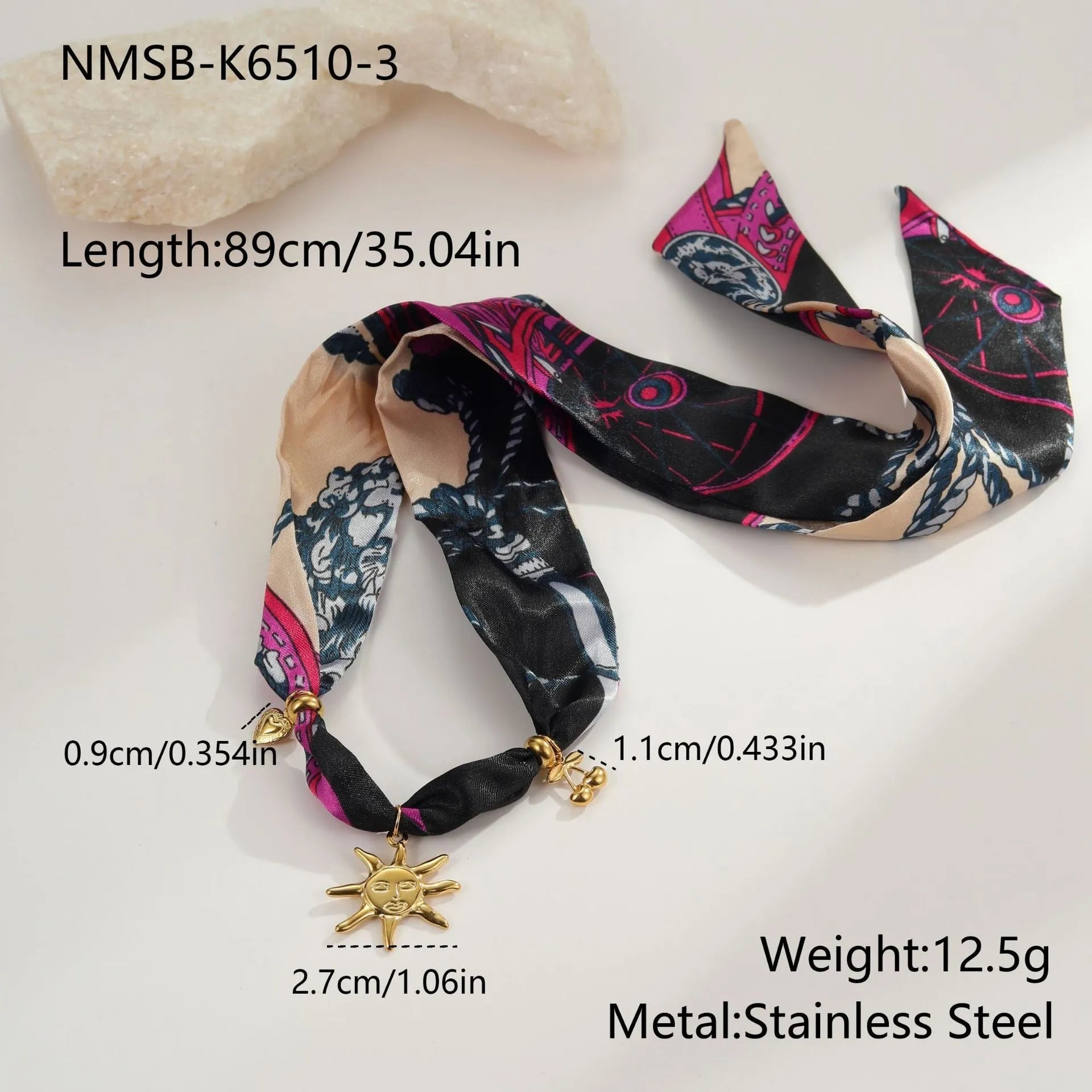 Geometric pendant necklace with chain design in 18K gold plating on stainless steel