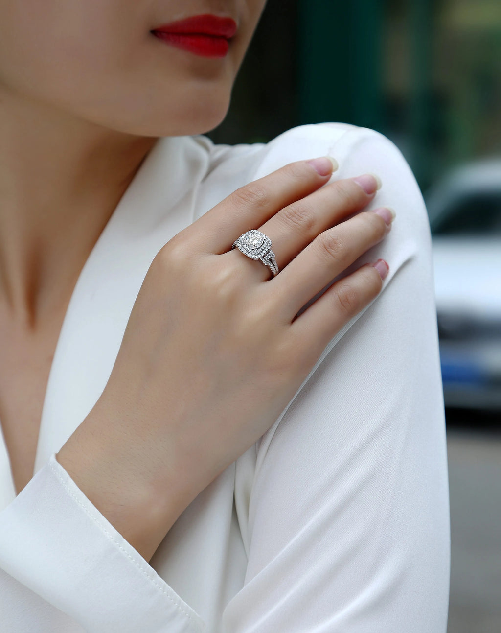 1-carat moissanite wedding ring set on platinum-plated S925 silver band in gift box