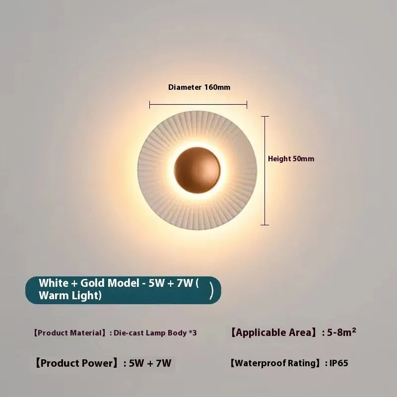 Round aluminium wall lamp with LED light source in outer white inner gold colour option